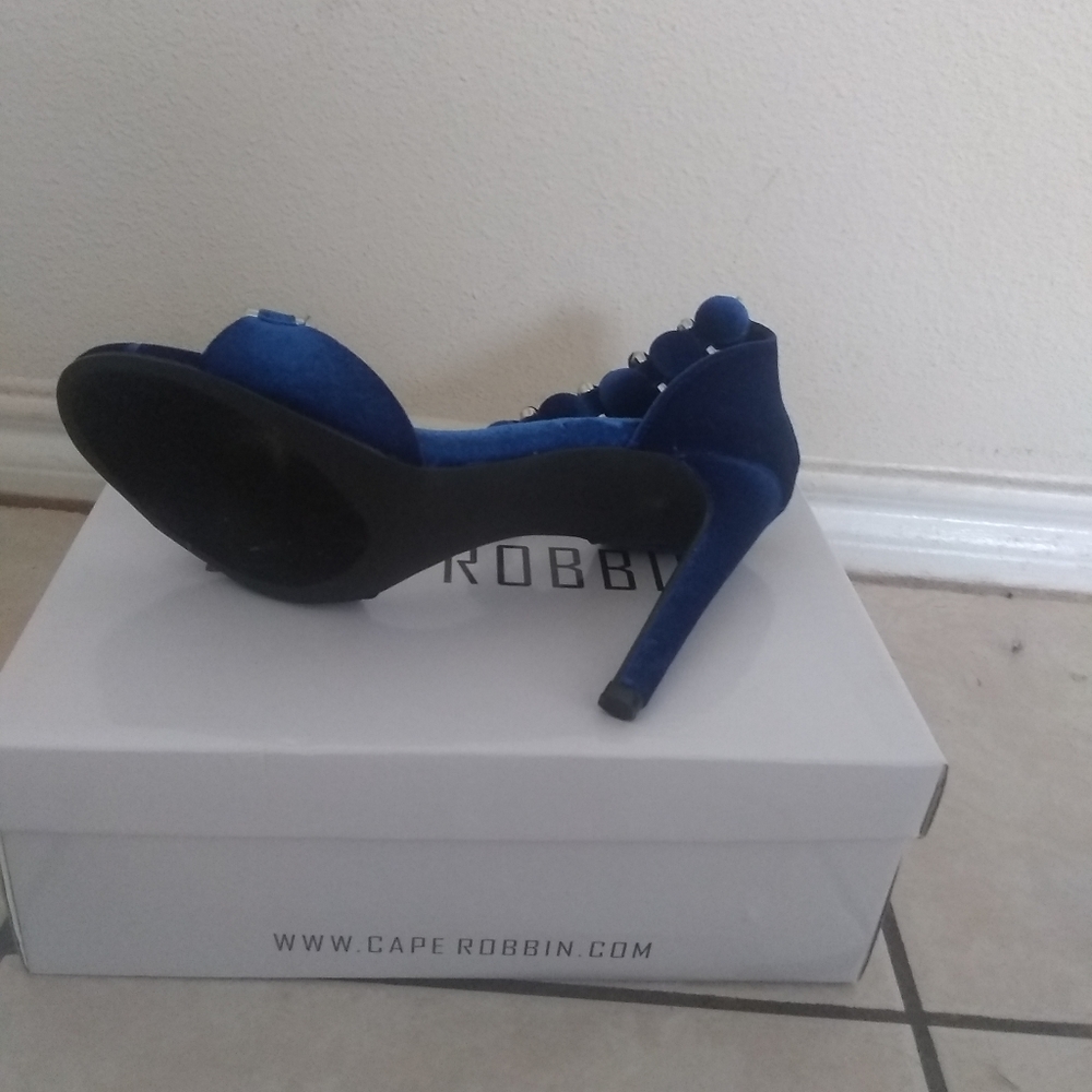Shoes - Picture 4 of 4